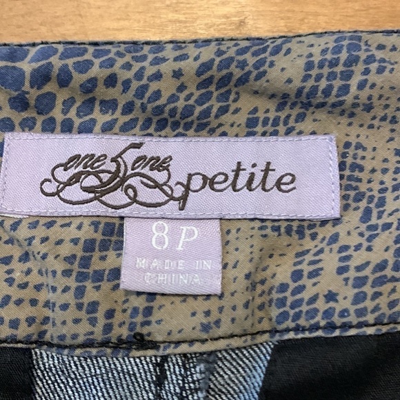 One5one Mid Length Shorts, Size 8P, Medium Navy Denim. - Picture 3 of 4